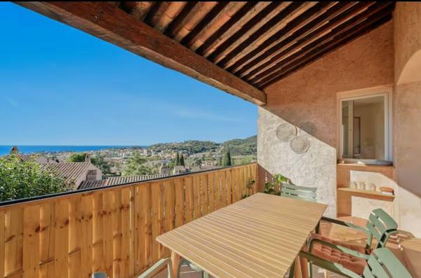 Maison meublée Carqueiranne 3 pièce(s) 73.33 m2 vue mer.