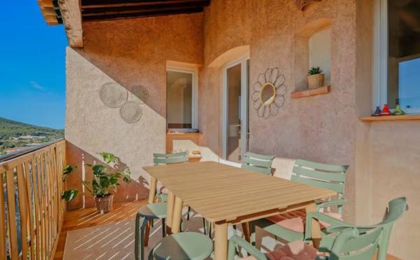 Maison meublée Carqueiranne 3 pièce(s) 73.33 m2 vue mer.