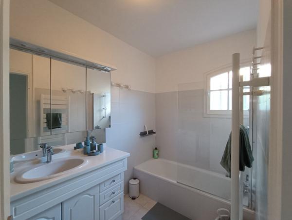 Maison meublée Carqueiranne 3 pièce(s) 73.33 m2 vue mer.