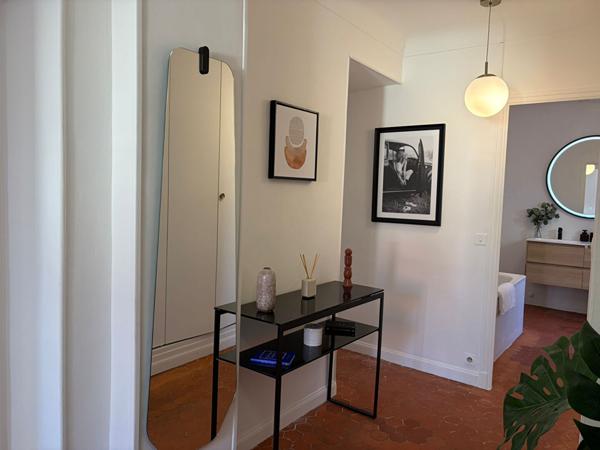 Cannes Quartier Carnot - Dernier étage - 3 pièces - 95 m² au sol (68m² habitables) - Charme de l'ancien