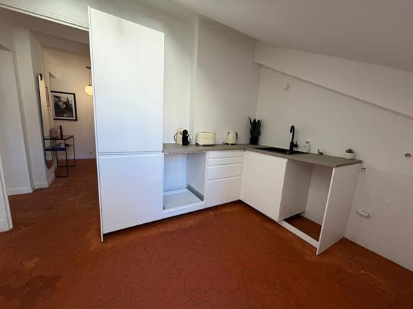 Cannes Quartier Carnot - Dernier étage - 3 pièces - 95 m² au sol (68m² habitables) - Charme de l'ancien