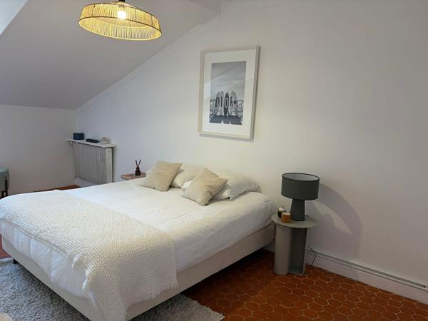 Cannes Quartier Carnot - Dernier étage - 3 pièces - 95 m² au sol (68m² habitables) - Charme de l'ancien