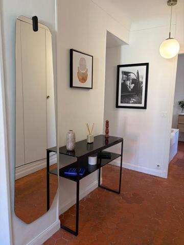 Cannes Quartier Carnot - Dernier étage - 3 pièces - 95 m² au sol (68m² habitables) - Charme de l'ancien