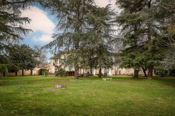 Maison Girondine du 19ème Siècle sur un Vignoble de 7 ha