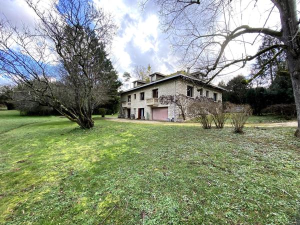 Propriété en pierre avec parc exceptionnel de 4,2 hectares au cœur de Nersac