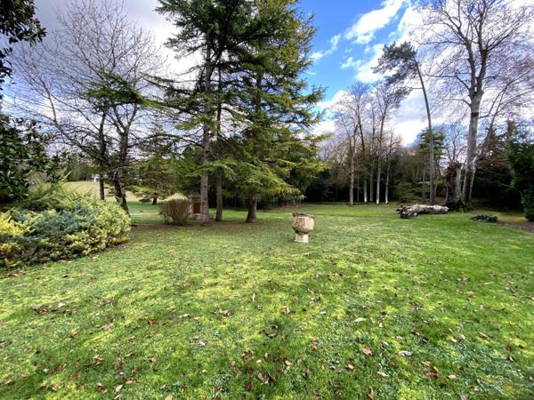 Propriété en pierre avec parc exceptionnel de 4,2 hectares au cœur de Nersac