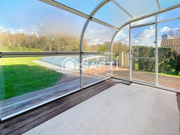 Maison de 155m² avec piscine chauffée.