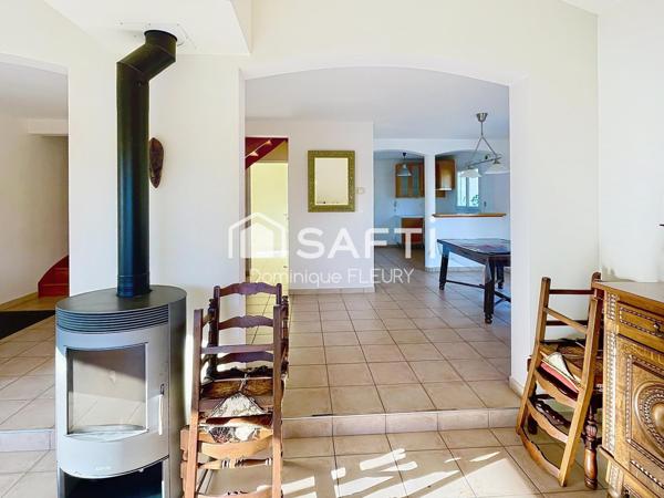 Maison de 155m² avec piscine chauffée.