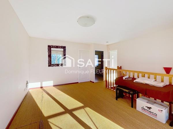 Maison de 155m² avec piscine chauffée.