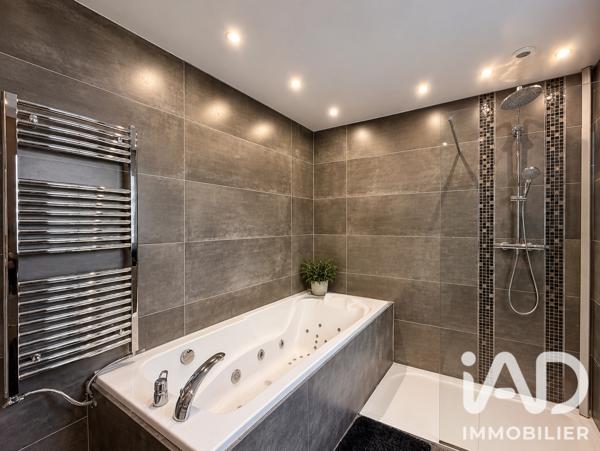 Maison à vendre 9 pièces 243 m² Angicourt