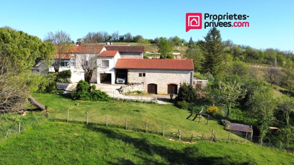 Maison et grange, sans travaux, sur 1 ha de terrain avec source, puits et vue dominante