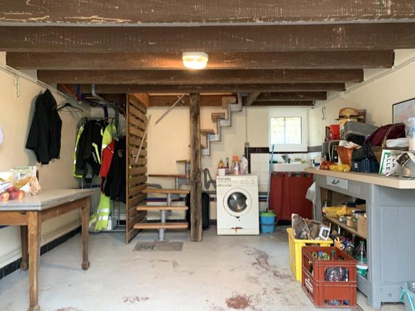 Maison et grange, sans travaux, sur 1 ha de terrain avec source, puits et vue dominante