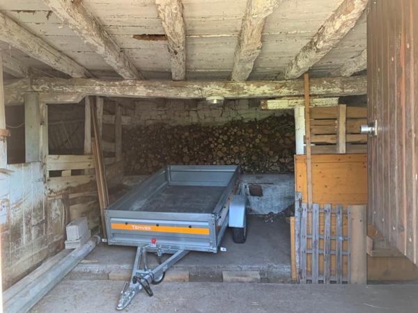 Maison et grange, sans travaux, sur 1 ha de terrain avec source, puits et vue dominante