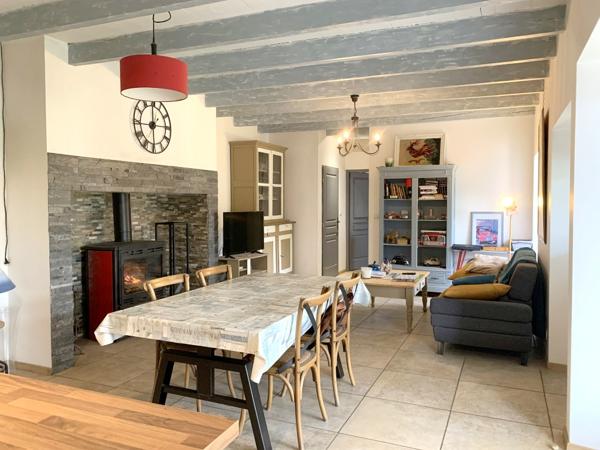 Maison et grange, sans travaux, sur 1 ha de terrain avec source, puits et vue dominante