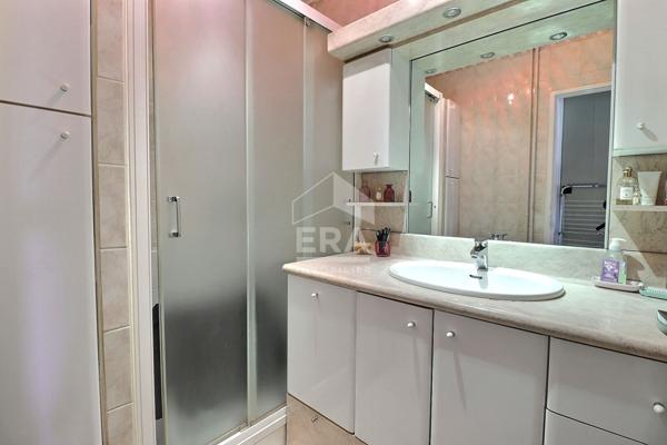 HYPER CENTRE COLOMBES ! APPARTEMENT 3 PIECES 65m2 LUMINEUX AVEC VUE TOUR EIFFEL