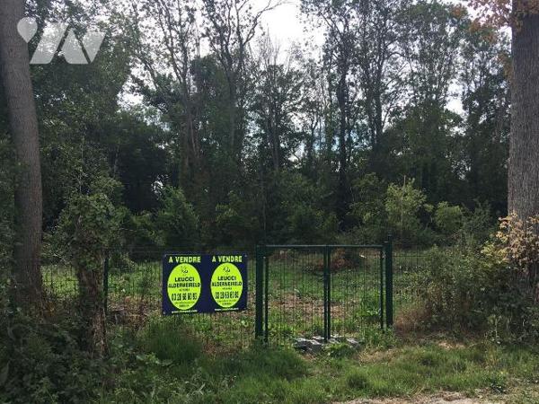 En PRIORITE chez votre Notaire : Parcelle de Terrain constructible à viabiliser d'une surface d...