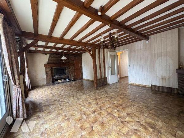 Maison édifiée sur un sous-sol complet et comprenant, au rez-de-chaussée : une entrée, une cuis...