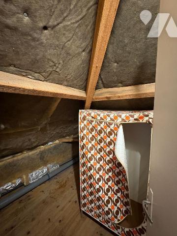 Maison édifiée sur un sous-sol complet et comprenant, au rez-de-chaussée : une entrée, une cuis...