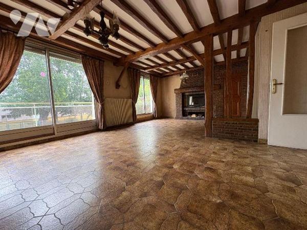 Maison édifiée sur un sous-sol complet et comprenant, au rez-de-chaussée : une entrée, une cuis...