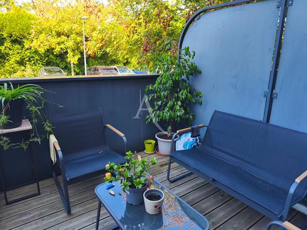 Lons, Appartement loué, une chambre, parkiing