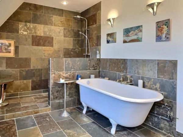 PROPRIÉTÉ PROXIMITÉ PLAGE : 11 pièces 303M2 - 5/6 CHAMBRES - GARAGE