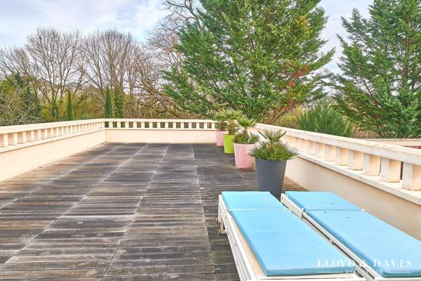 VILLA CONTEMPORAINE DE 581 m² ET PARC