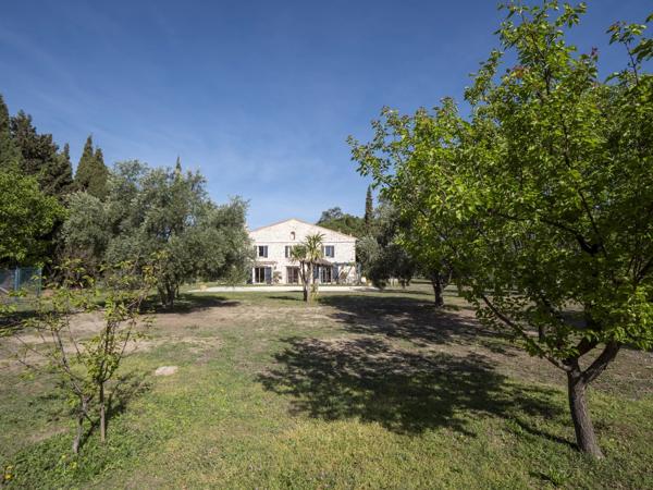 MAISON D'HOTE EN PIERRE AVEC JARDIN ET PISCINE, PERPIGNAN OUEST