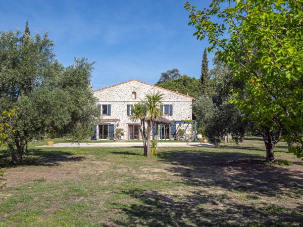MAISON D'HOTE EN PIERRE AVEC JARDIN ET PISCINE, PERPIGNAN OUEST