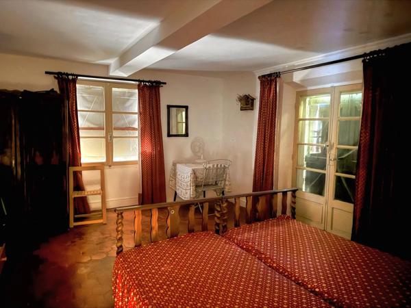 salernes - Maison ancienne à rénover avec fort potentiel!