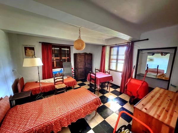 salernes - Maison ancienne à rénover avec fort potentiel!