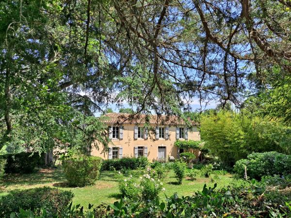 Belle Propriété avec Piscine et Gîte