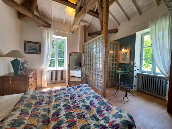 Belle Propriété avec Piscine et Gîte