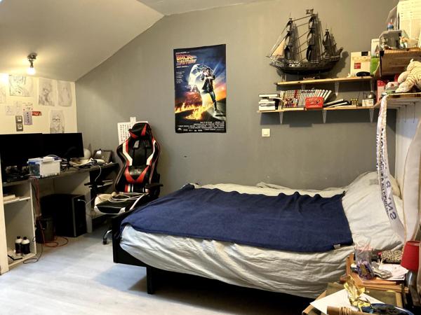 Maison 180 M2, 7 pièces ,5 chambres , garage, 16 ares de terrain