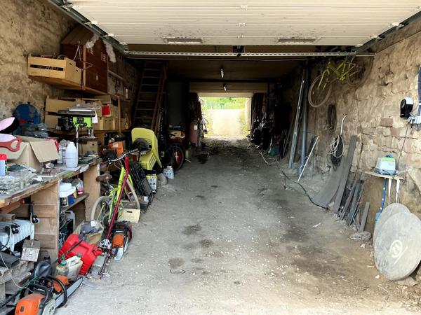 Maison 180 M2, 7 pièces ,5 chambres , garage, 16 ares de terrain