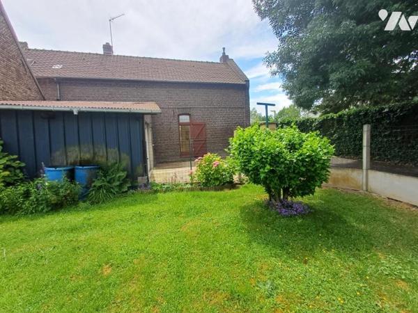 QUARTIER ETOUVIE : Maison en retrait de rue et impasse, avec JARDIN et GARAGE