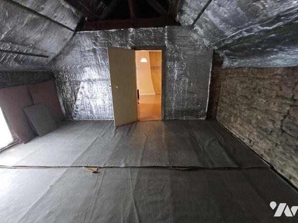QUARTIER ETOUVIE : Maison en retrait de rue et impasse, avec JARDIN et GARAGE