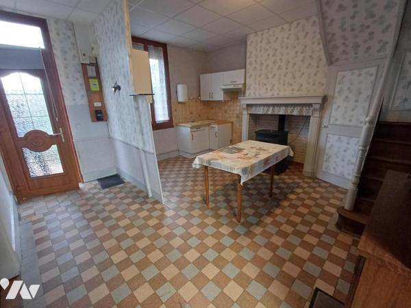 QUARTIER ETOUVIE : Maison en retrait de rue et impasse, avec JARDIN et GARAGE