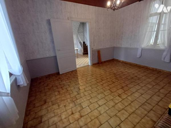 QUARTIER ETOUVIE : Maison en retrait de rue et impasse, avec JARDIN et GARAGE