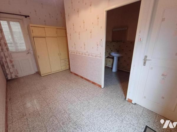 QUARTIER ETOUVIE : Maison en retrait de rue et impasse, avec JARDIN et GARAGE