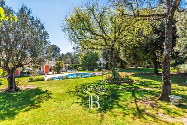 Le Rouret, Maison 5 Chambres -  301 m² à vendre