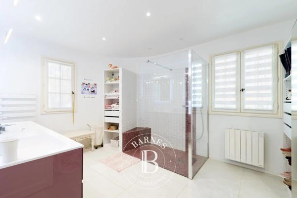 Le Rouret, Maison 5 Chambres -  301 m² à vendre