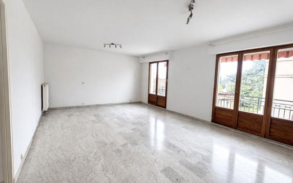 Appartement à louer    2 pièces • 69 m2 Nîmes