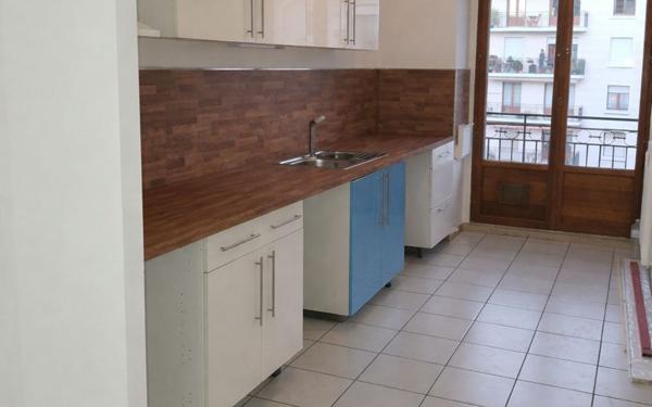 Appartement à louer    2 pièces • 69 m2 Nîmes