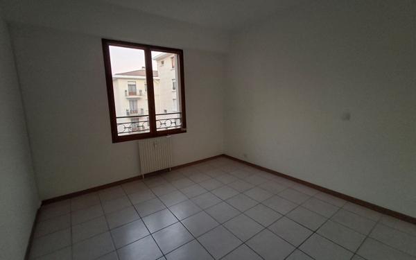 Appartement à louer    2 pièces • 69 m2 Nîmes
