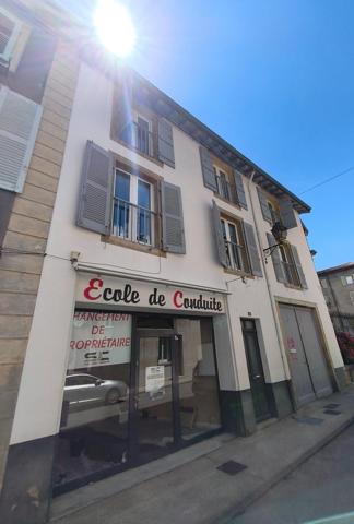 Immeuble d'une surface habitable de 196 m2 en plein coeur de Saint-Amour