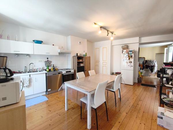 Immeuble d'une surface habitable de 196 m2 en plein coeur de Saint-Amour