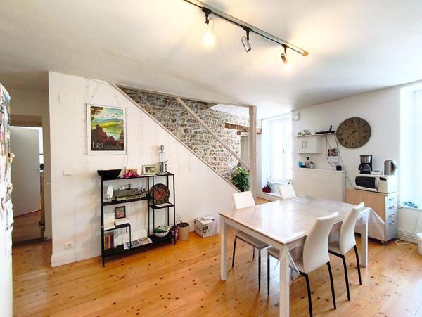 Immeuble d'une surface habitable de 196 m2 en plein coeur de Saint-Amour