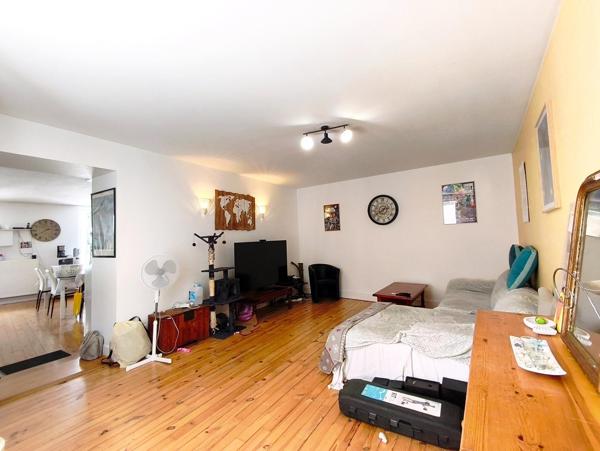 Immeuble d'une surface habitable de 196 m2 en plein coeur de Saint-Amour