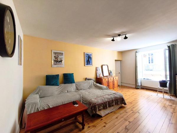 Immeuble d'une surface habitable de 196 m2 en plein coeur de Saint-Amour