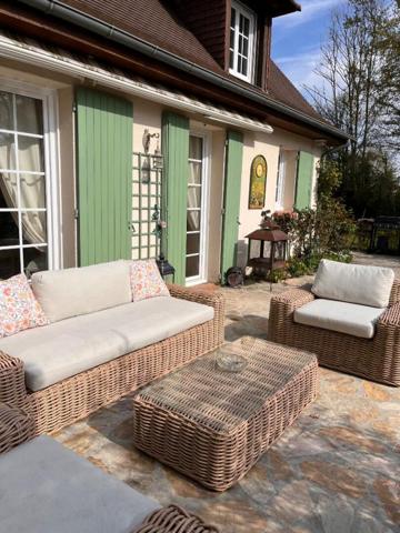 à 5 minutes de Blangy le château, maison tout confort avec piscine